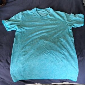 Lululemon light blue men’s size M workout shirt